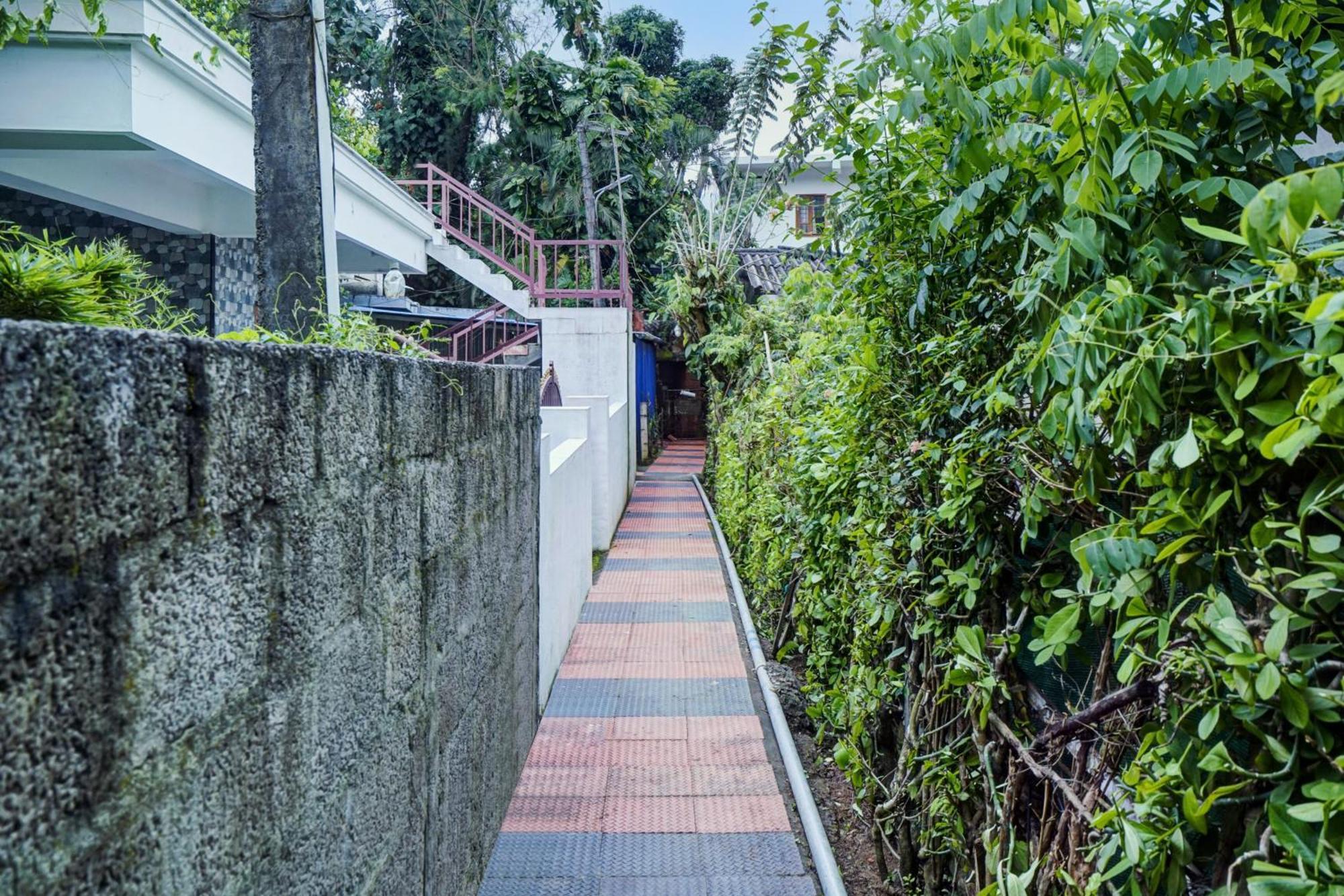 Oyo Flagship Meadow View Inn Thekkady Dış mekan fotoğraf